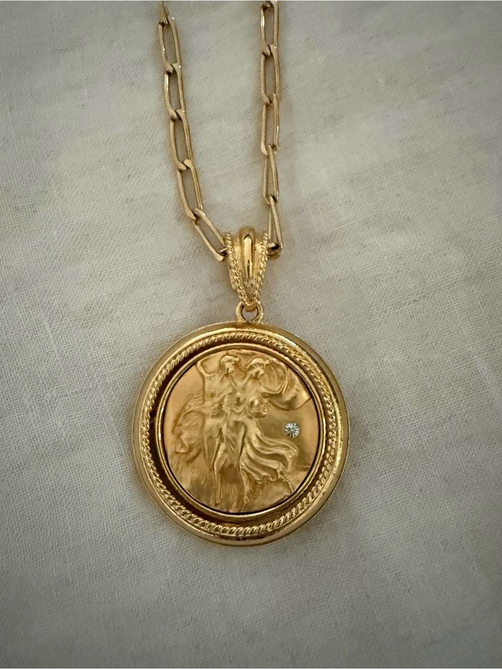 Vintage Reversible Medallion Necklace - Picture 4 of 4